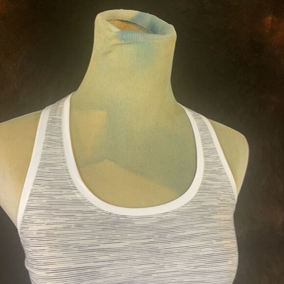 Lululemon tank top 4 (4918) - Picture 2 of 8